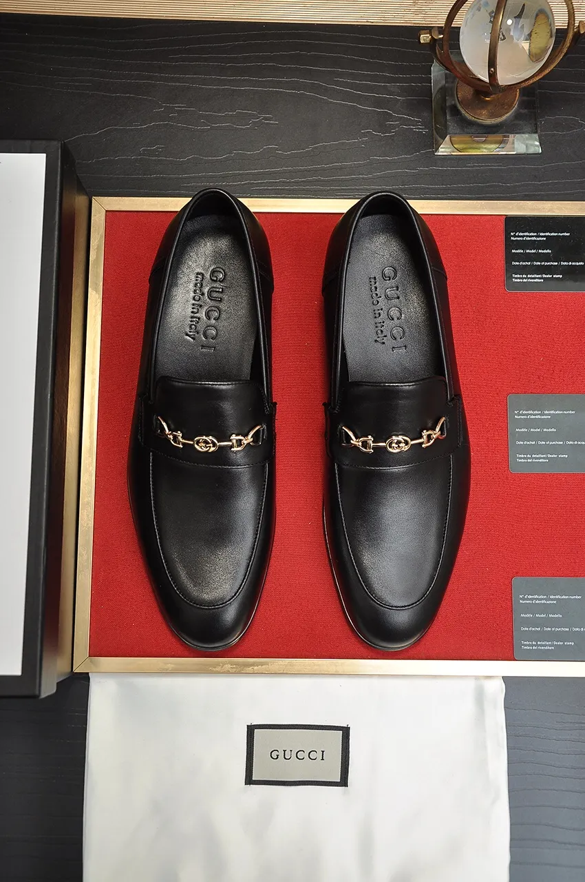 Men's shoes💰500💶Italy's top luxury men's shoe giant (GUCCI) (Gucci) (full cowhide lining) new arrival🍃Original European style🔰 Pleasant to the eye😍In order to make the shoes more durable and non-deformable🌀The production continues to follow traditional methods but there is still no lack of innovation💪Choose original sheepskin for the leather♻️ Smooth and natural And extra bright ⭐Made of imported cowhide, the first choice of rich people 38-45 (45 customized)